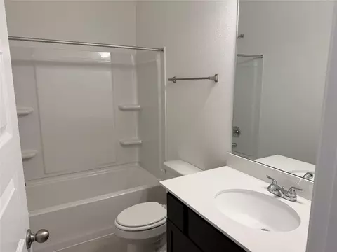 Bath - 11828 E Gate Dr, Willis, TX 77318 photo 3 of 3