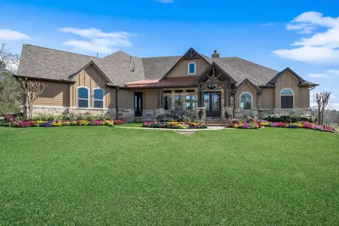 40 Stewart Rd, New Waverly, TX 77358
