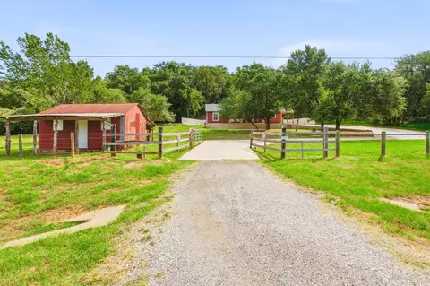 564 Highway 71 W, Smithville, TX 78957