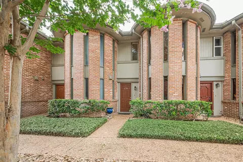 674 S Ripple Creek Dr #674, Houston, TX 77057