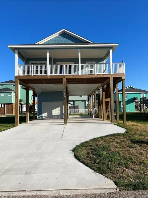 23007 Fresca St, Galveston, TX 77554