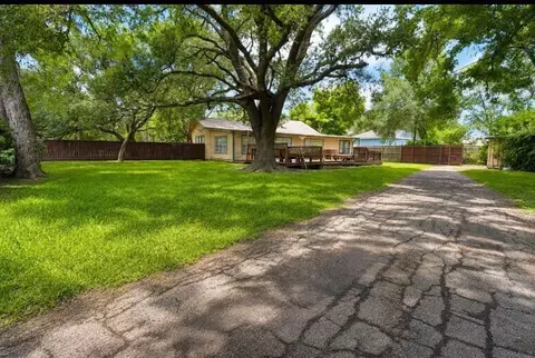 315 S Johnson St, Alvin, TX 77511