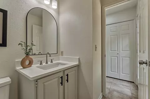 Bath - 71 Breezy Point Pl, Spring, TX 77381 photo 2 of 5