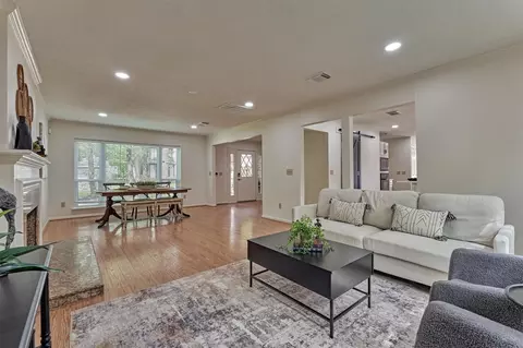 Living - 71 Breezy Point Pl, Spring, TX 77381 photo 4 of 4