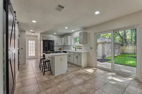 Kitchen - 71 Breezy Point Pl, Spring, TX 77381 photo 1 of 5