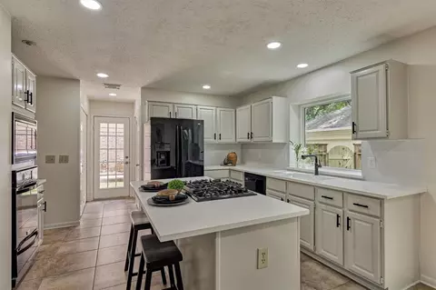 Kitchen - 71 Breezy Point Pl, Spring, TX 77381 photo 2 of 5