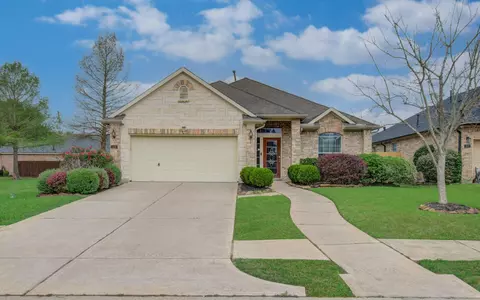 509 Redbridge Ln, League City, TX 77573