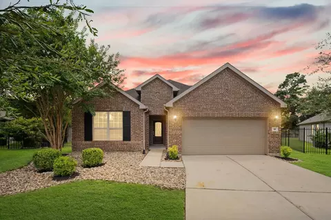 10 Log House Ct, Tomball, TX 77375