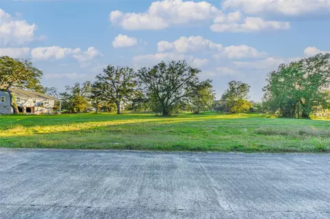 381 Horse Shoe Trl, Angleton, TX 77515