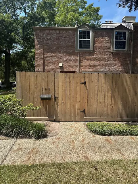 889 Wax Myrtle Ln, Houston, TX 77079