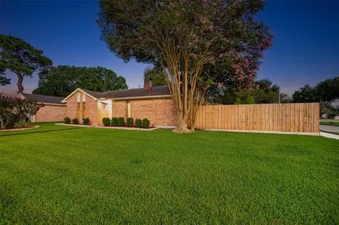 9902 Sageaspen Ln, Houston, TX 77089