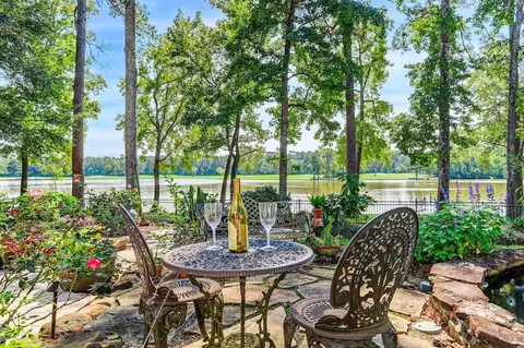 14 Shorelake Dr, Kingwood, TX 77339