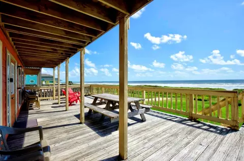 2446 Bluewater Hwy, Surfside Beach, TX 77541