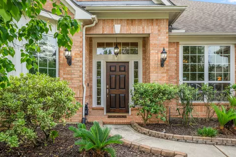 Exterior - 6811 Pinehearth Ct, Spring, TX 77379 photo 2 of 11
