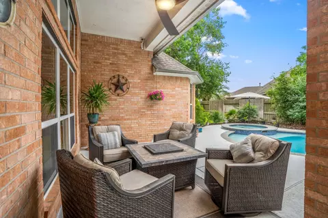Exterior - 6811 Pinehearth Ct, Spring, TX 77379 photo 3 of 11
