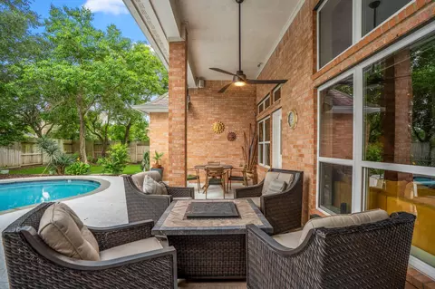 Exterior - 6811 Pinehearth Ct, Spring, TX 77379 photo 4 of 11