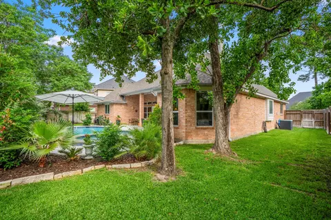 Exterior - 6811 Pinehearth Ct, Spring, TX 77379 photo 7 of 11