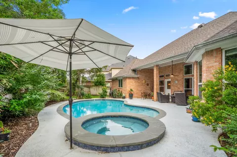 Exterior - 6811 Pinehearth Ct, Spring, TX 77379 photo 6 of 11