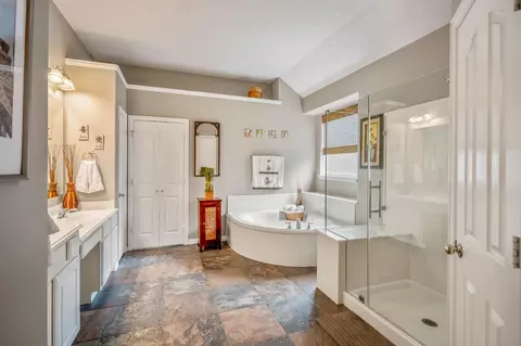 Bath - 6811 Pinehearth Ct, Spring, TX 77379 photo 1 of 4