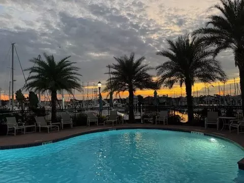 517 Mariners Dr, Kemah, TX 77565