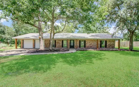 6930 S Oak Bend Dr, Alvin, TX 77511