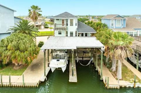 139 Driftwood Rd, Freeport, TX 77541
