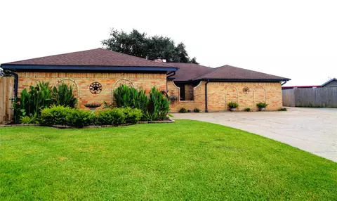 2502 20th St N, Texas City, TX 77590