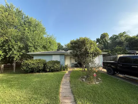 2921 Tarpey Ave, Texas City, TX 77590