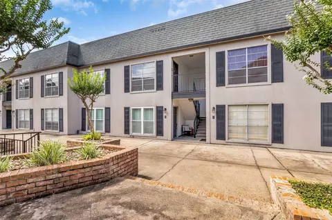 1800 Stoney Brook Dr #205, Houston, TX 77063