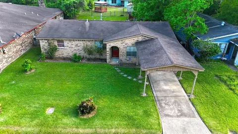 1465 Fairway St, Beaumont, TX 77703