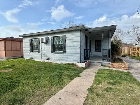 1214 W 5th St, Freeport, TX 77541