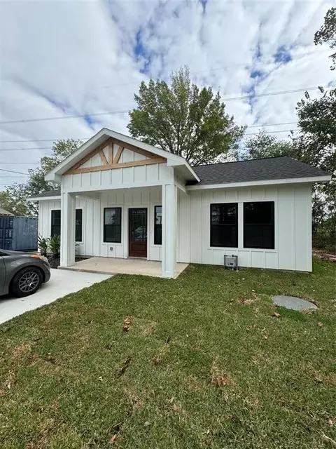 1011 E Main St, Tomball, TX 77375 photo 1
