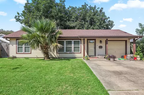 822 Grove St, Deer Park, TX 77536