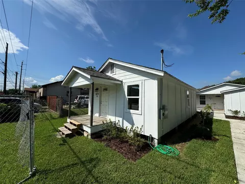 8214 Livingston St, Houston, TX 77051