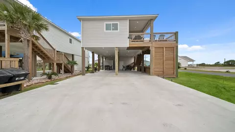 991 Seadrift Dr, Port Bolivar, TX 77650