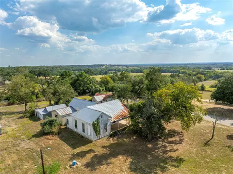 768 Travis Rd, Bellville, TX 77418