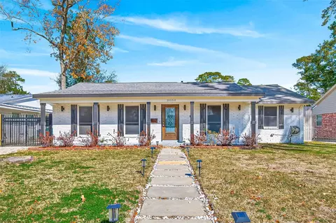 10054 Cedardale Dr, Houston, TX 77055