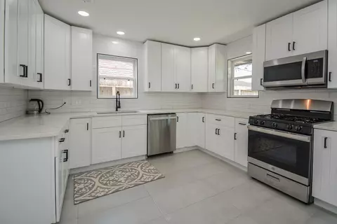 6042 Willowbend Blvd, Houston, TX 77096