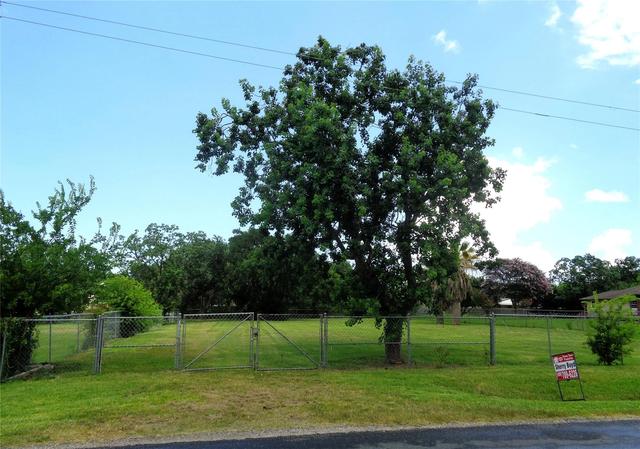 3908 20th St N, Texas City, TX 77590