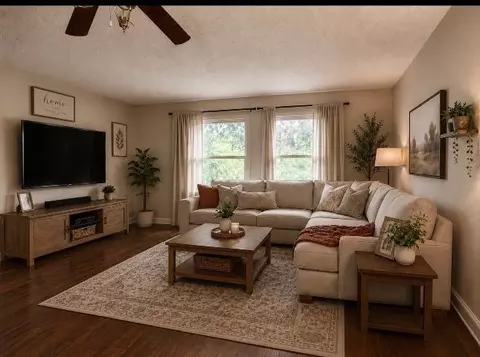 Living - 809 Campbell Rd, Eagle Lake, TX 77434 photo 2 of 3
