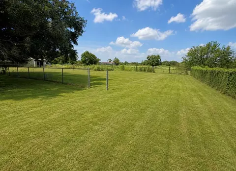 Exterior - 809 Campbell Rd, Eagle Lake, TX 77434 photo 3 of 4