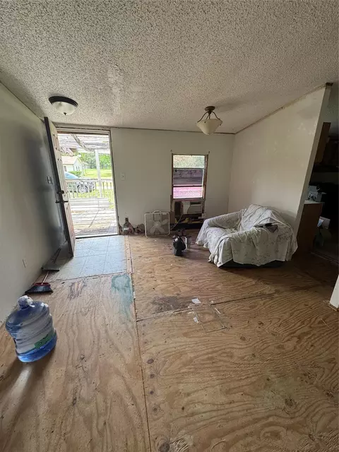 Living - 809 Campbell Rd, Eagle Lake, TX 77434 photo 1 of 3