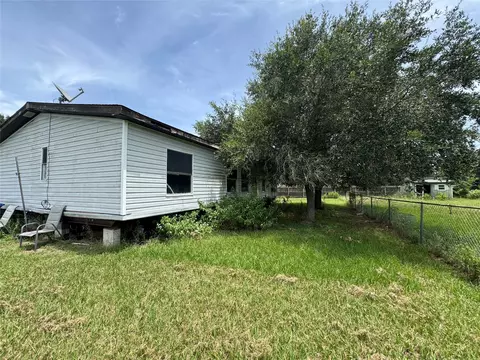 Exterior - 809 Campbell Rd, Eagle Lake, TX 77434 photo 2 of 4