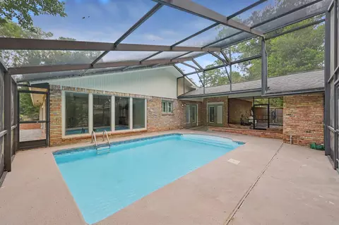 Exterior - 23 Amherst Ct, Conroe, TX 77304 photo 2 of 6