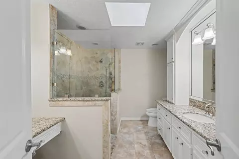 Bath - 23 Amherst Ct, Conroe, TX 77304 photo 1 of 3