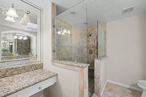 Bath - 23 Amherst Ct, Conroe, TX 77304 photo 2 of 3