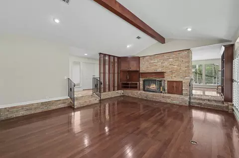Living - 23 Amherst Ct, Conroe, TX 77304 photo 2 of 6