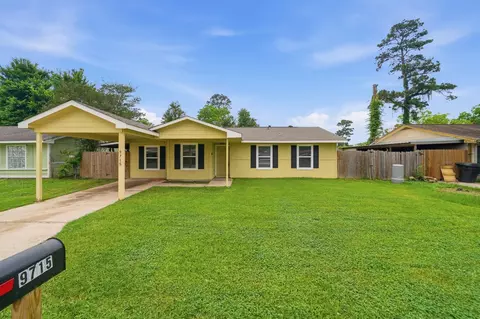 9715 Courben Ln, Houston, TX 77078