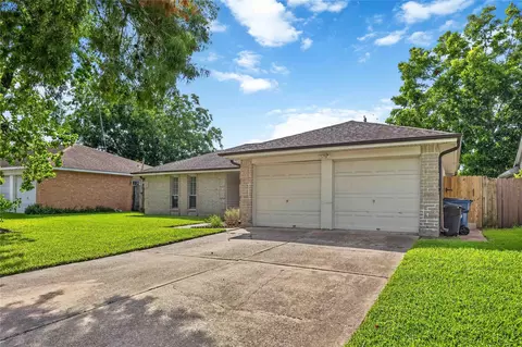 5427 Timpani Dr, Friendswood, TX 77546