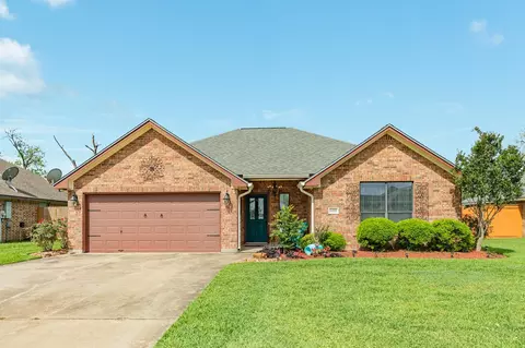 1038 Cardinal Dr, Richwood, TX 77566